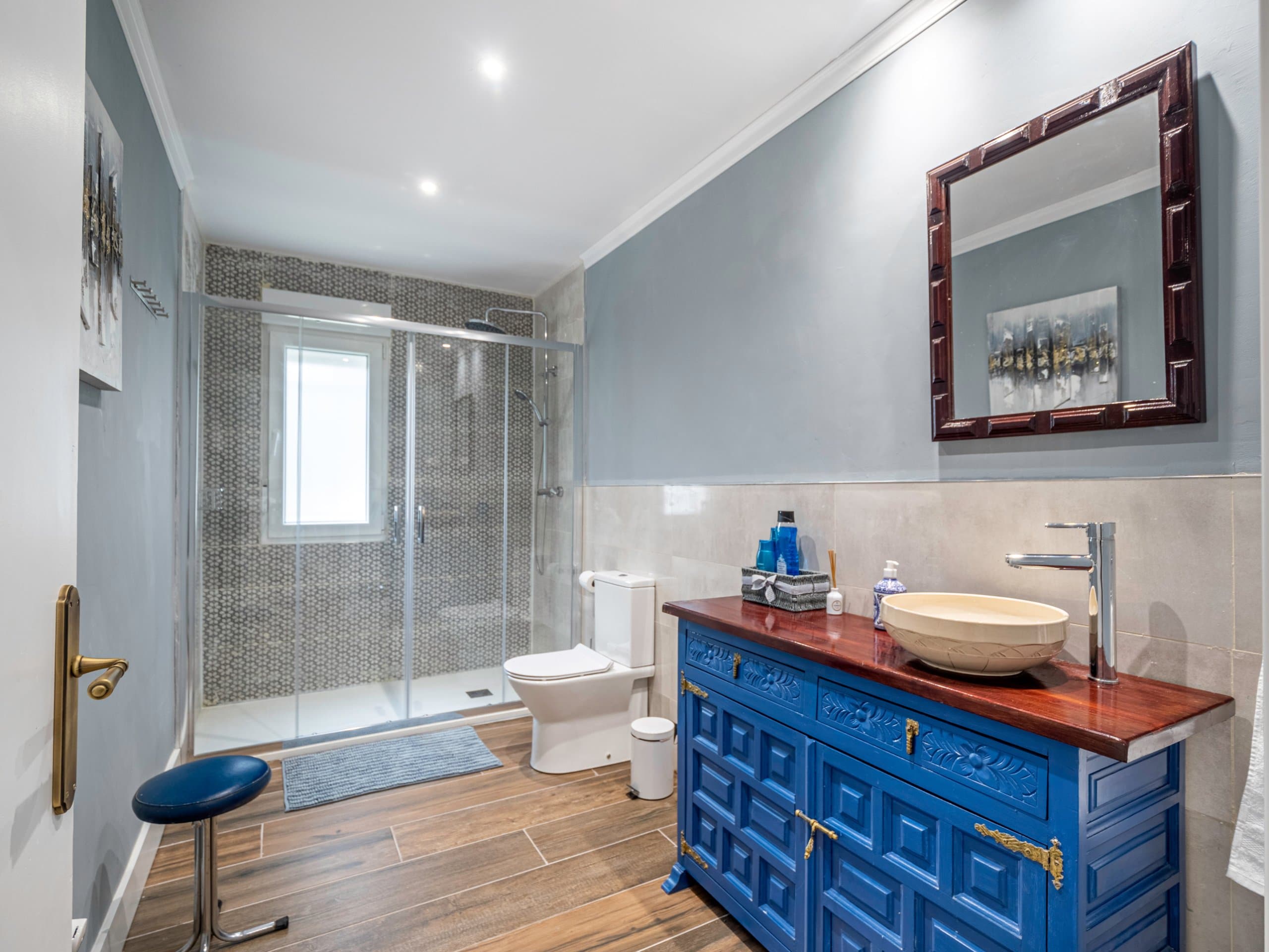 2 Bathrooms